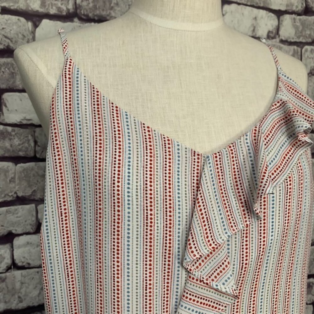 Simply Styled Blouse W/ Front Ruffle Size LP - Picture 2 of 9